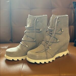 Sorel Taupe Wedge Winter Boots